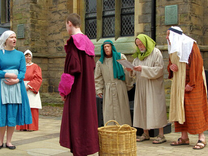 Lo que está cerca es siempre más evidente que lo que está lejos, excepto en el caso de la experiencia religiosa.
La duda de José. Misterios de Lichfield, Staffordshire, Inglaterra