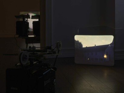 João Maria Gusmão, Day for night. Clownwork and a pale horse, ausstellungsansicht. Mit freundlicher genehmigung der Sies + Höke Galerie