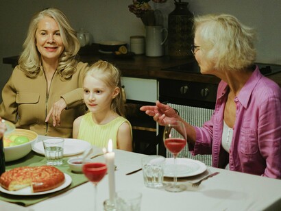 O processo é sempre o mesmo: no início do ano iremos traçar novos objetivos para sermos melhores pessoas, poupar determinada quantidade de dinheiro, fazer não sei quantas viagens, etc., mas no fim do ano irão surgir as mesmas lamentações por tudo aquilo que não fizemos… A ideia é boa, mas lá pelo meio, a pessoa perde-se. Se as pessoas sabem que não vão cumprir aqueles objetivos, porque é que se dão ao trabalho de os escrever se quer?