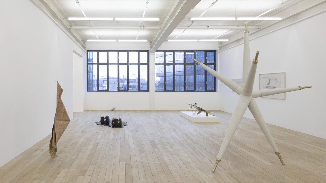 Various artists, Skulptur heute (sculpture today), exhibition view. Courtesy of Galerie Peter Kilchmann