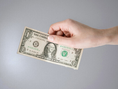 Aunque algunos gobiernos, como el de Néstor Kirchner, intentaron romper con esa lógica pagando la deuda, otros —como el de Mauricio Macri y recientemente el de Javier Milei— han vuelto a caer en ella, profundizando el endeudamiento