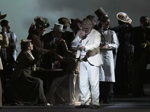 El destino ineludible a pesar de sus intentos por escapar, ambos son víctimas de sus propias pasiones, y el destino los lleva a un final terrible, con Manon muriendo en una celda o en el exilio, dependiendo de la adaptación. Altea Media-TV