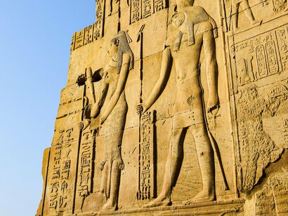 Mais uma vez, Louis se dava conta da profundidade que seu projeto continha. Por mais que não tivesse todo o tempo para se aprofundar (ao menos por enquanto) do modo que o assunto merecia, certamente seriam necessários alguns livros para desenvolver a contento – não só do público, mas principalmente seu – aquela temática