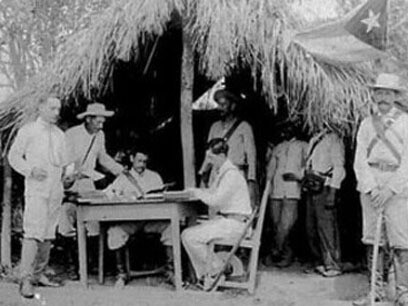 Combatientes de la Quinta Brigada, Primera División, Sexto Cuerpo del Ejército Libertador de Cuba, 1895. A nivel internacional, la guerra marcó el fin del imperio colonial español en las Américas y el comienzo de la expansión del poder estadounidense en el Caribe y el Pacífico. Cuba