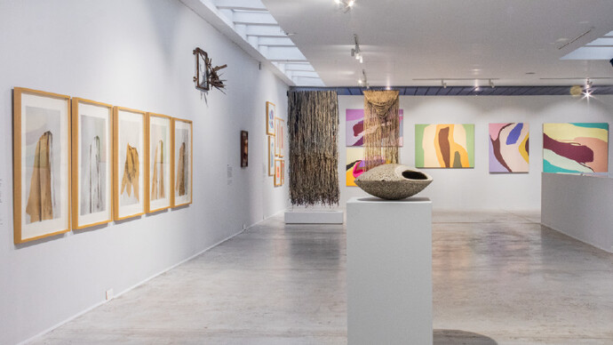 Varios artistas, La avanzada femenina, vista de exhibición. Cortesía de Galería La Cometa