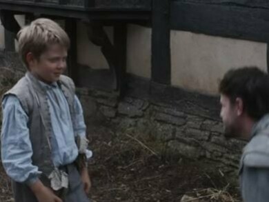 Chloé Zhao realiza um filme com uma sensibilidade única e um respeito ao livro da escritora irlandesa Maggie O´Farrell. Hamnet, o livro, é um romance ficcional baseado em um episódio da vida de William Shakespeare. Entretanto, Shakespeare aqui é um coadjuvante