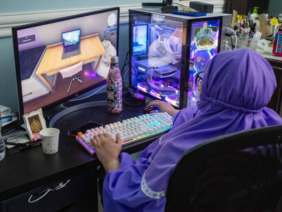 Farah Al Qasimi, Anood playing house flipper, 2023. Courtesy of Seoul Museum of Art