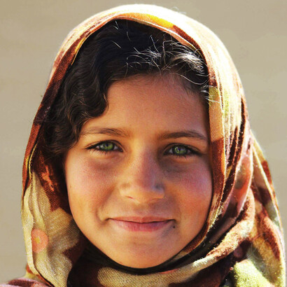 Ragazzina con lo hijab