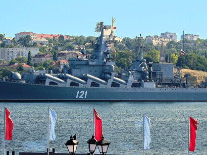 Depuis la fin de la guerre froide, la concentration d’armements dans les mers du globe témoigne d’une militarisation croissante sous couvert de sécurité collective