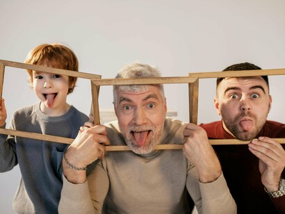 Pai, filho e neto. Seja uma pessoa gentil e respeitosa com as pessoas: pequenos gestos de empatia e respeito podem transformar vidas e criar um impacto duradouro