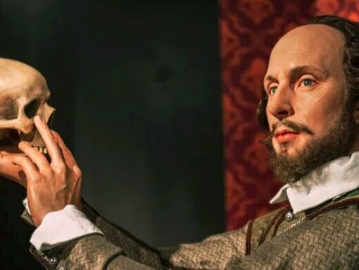 Chloé aposta em contar sua história como uma testemunha ocular, reservando um espaço em cada cena e cada ambiente para o espectador. Parece teatro, mas é mais do que isso. É um documentário onde a câmera parece desaparecer e proporcionar uma profunda imersão. É uma decisão corajosa da realizadora porque, se conseguimos tal conexão com a vida e o tempo dos personagens, perdemos talvez o tempo cinematográfico, ou seja, o ritmo a que estamos acostumados aos filmes. A aposta é válida e muito bem-sucedida