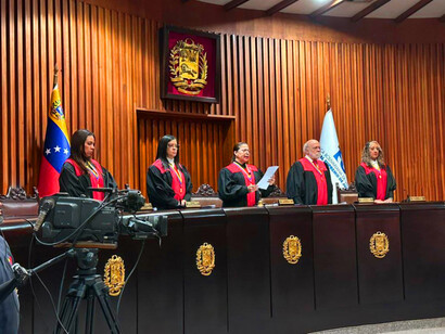 La Sala Constitucional del Tribunal Supremo de Justicia (TSJ) ordenó que la vicepresidenta ejecutiva, Delcy Rodríguez, asuma en condición de Presidenta encargada de Venezuela, 3 de enero de 2026