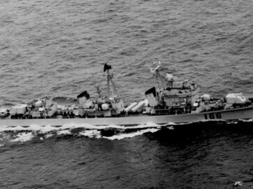 Starboard side view of the Chinese Navy Luda II-class destroyer Zhuhai (D-166) underway