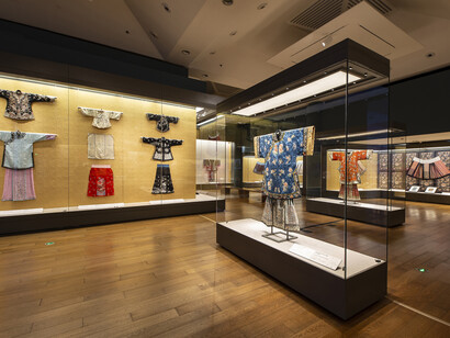 Mamianqun, exhibition view. Courtesy of Tsinghua University Art Museum