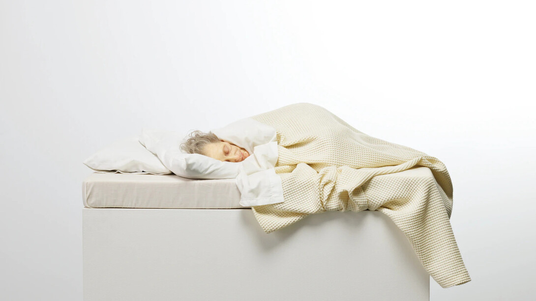 Ron Mueck, Old woman in bed, 2000/2002. Courtesy of Art Gallery of New South Wales