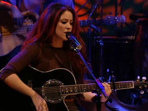 Para muchos, ver a Shakira en un Unplugged significó entender que el canal no solo fabricaba estrellas, sino que también legitimaba trayectorias artísticas