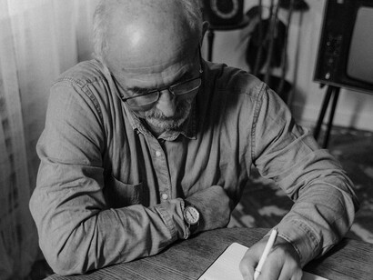 Numa passagem de ano, ele me pediu que fosse num dos carros da família e levasse a adolescente mais velha deles, que deveria ir inicialmente para uma outra casa dos pais de uma amiga do colégio dela