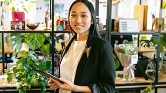 Empreendedora. A verdade é que empreender é muito mais do que criar ou inovar em algo; empreender é um estilo de vida que nem sempre é adequado para todos os tipos de pessoas. Aquele ou aquela que empreende deve ter isso no sangue pois muito além de abrir um CNPJ, é preciso ter um CPF que tenha a coragem de arriscar