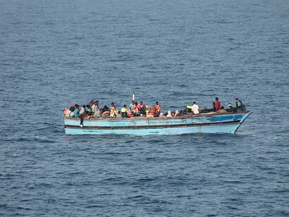 Migranti su barconi al largo delle coste libiche: "Fu in quel momento che realizzai di essere di fronte a dei veri profughi, di quelli che si vedono in televisione, mai e poi mai avrei immaginato di vederli arrivare in Sardegna..."