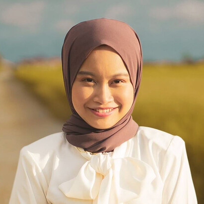 Hani Nosha, cantante malesiana, durante le riprese di un video musicale