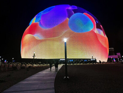 En la Sphera de Las Vegas nos entrega la última perfección: estructuras que respiran, se pliegan y se adaptan, interpretando la música como un lienzo inmersivo de 360°. La exosfera de la Esfera en Paradise, Nevada, EE. UU.