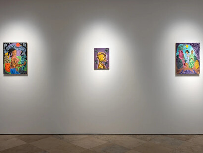 Richard Ayodeji Ikhide, Incroci del passato (Crossroads of the past), exhibition view. Courtesy of Victoria Miro