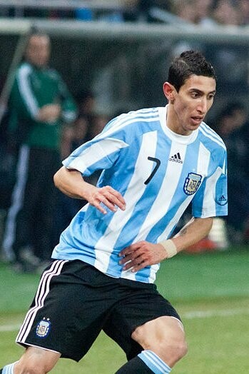 Ángel Di María enfrentando a la selección de Portugal, febrero de 2011