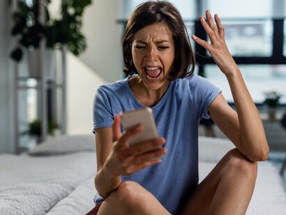 O problema nunca foi a tecnologia ou como ela se comporta, mas tudo o que carregamos como sociedade coletiva e seres individuais que refletem neste uso incoerente, exacerbado e doente. Quanto mais negligenciarmos nossa criança interior que apenas busca colo e compreensão, mais dependentes ficaremos de tudo o que é externo e imediato