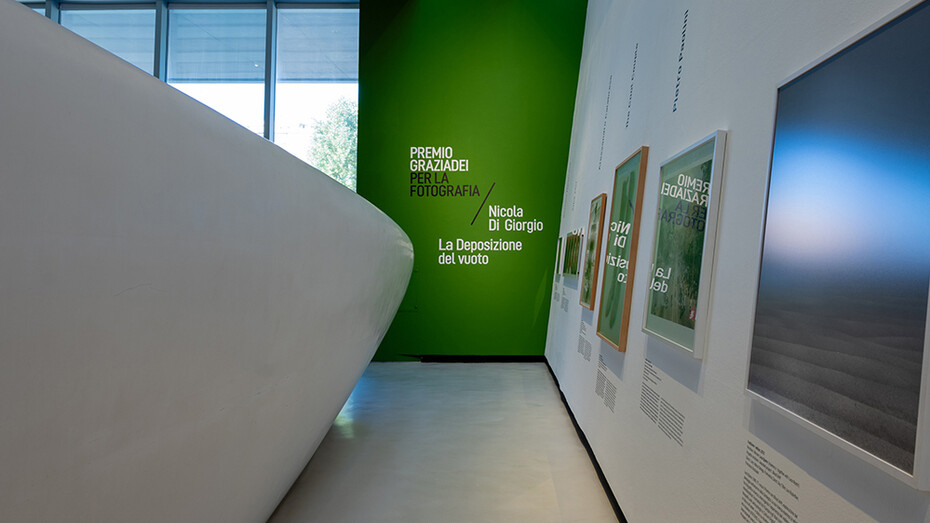Various artists, Graziadei prize for photography. La deposizione del vuoto, exhibition view. Courtesy of Maxxi