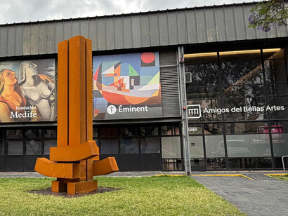 Marino di Teana, Homenaje a Lao Tse, vista de exhibición. Cortesía del Museo Nacional de Bellas Artes