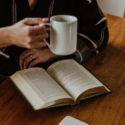 En la palabra poética, el alma se reconcilia con su origen, y vuelve a encontrar fe, amor y futuro