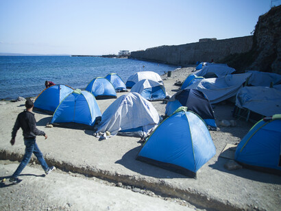 Campement en bord de mer près du camp de réfugiés de Vial. Chios, Grèce, mer Égée, 27 septembre 2016. Photo de Mstyslav Chernov