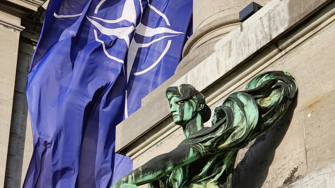 Symbole de la paix universelle, l’ONU incarne la promesse d’un ordre mondial fondé sur le droit, mais son siège new-yorkais rappelle aussi combien ce rêve se heurte à la réalité du pouvoir et des alliances militaires