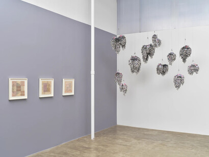Marie Watt, Thirteen moons, exhibition view. Courtesy of Marc Straus Gallery