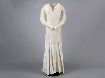 Dressed for departure: fashion in the age of rail. Courtesy of the Bowes Museum ©The Bowes Museum, County Durham. Photography by Claire Collinson