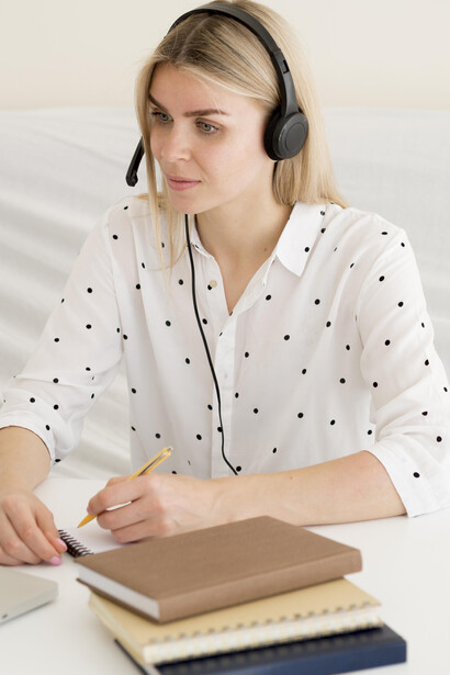 Esta práctica transforma al Community Manager en un perfil híbrido forzado, que ya no responde a las necesidades reales de la gestión estratégica de comunidades