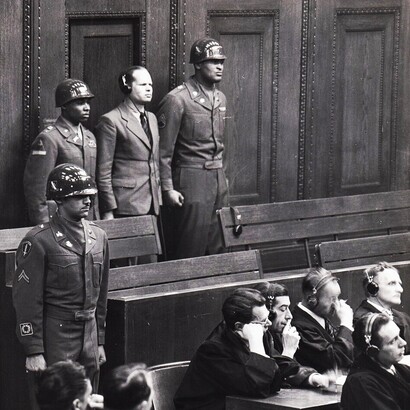 Martin Sandberger durante la sentenza al processo Einsatzgruppen, 29 settembre 1947-10 aprile 1948 (nono dei processi successivi di Norimberga) tenutosi al Palazzo di Giustizia di Norimberga