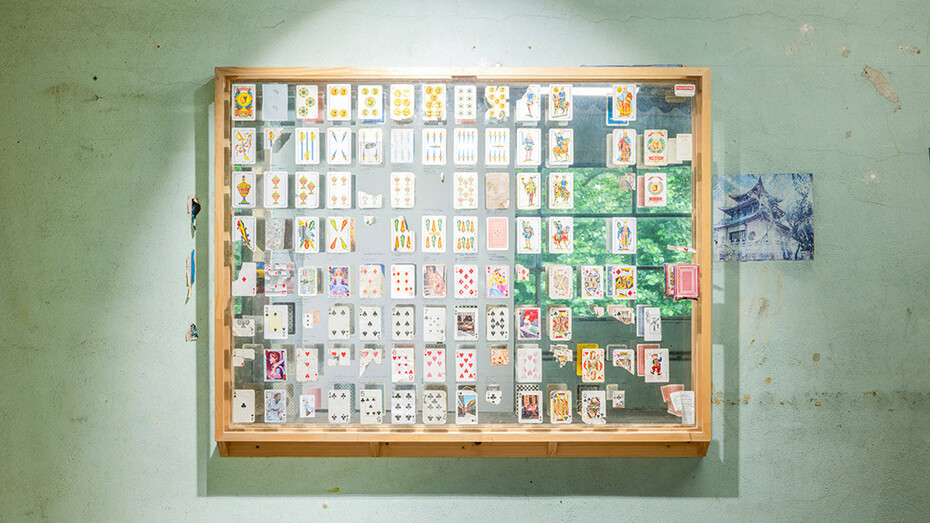 Various artists, Objets trouvés, exhibition view. Courtesy of Galleria Continua