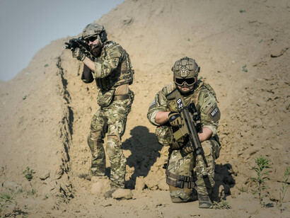 Soldats déployés dans une région où héritages de la Partition, rivalités étatiques et enjeux sécuritaires se superposent depuis plus de sept décennies