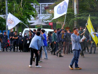 Il divario tra una leadership anziana e una popolazione sempre più giovane può alimentare sentimenti di alienazione e sfiducia nelle istituzioni