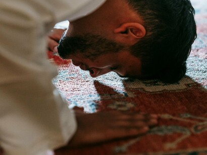 Ainda que tal ideal fosse novidade no oriente, estava longe de ser inovador, Sayyid apenas renovou o pensamento reacionário e decadentista ocidental para os muçulmanos. Durante o período do século 20, o oriente médio recebia grande influência dos autores da chamada “morte de Deus” que visavam recuperar o sentido da vida num mundo secular, grande parte desses autores eram ultraconservadores que tentavam reverter o liberalismo e trazer os valores antigos de volta e que estimularam o fascismo europeu. Sayyid estava se inspirando nesse homens para resgatar o mundo islâmico