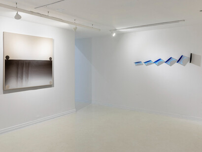 Andrés Arzuaga, Y esta imagen, reflejo de qué, vista de exhibición. Cortesía de la Galería Miranda Bosch