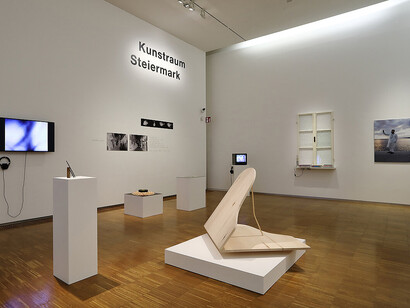 Verschiedene künstler, Kunstraum Steiermark 2025, ausstellungsansicht. Mit freundlicher genehmigung der Neuen Galerie Graz