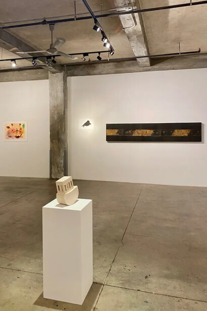 Various artists, Radiant rays and shifting sands, exhibition view. Courtesy of Skoto Gallery