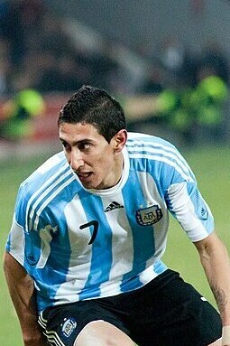 Ángel Di María enfrentando a la selección de Portugal, febrero de 2011