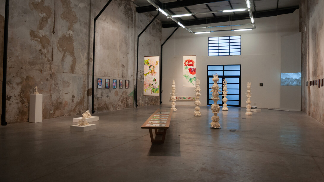 Varios artistas, El jardín del sueño, vista de exhibición. Cortesía de Ungallery