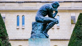 Não há dúvidas sobre o alto desenvolvimento da humanidade. Os avanços tecnológicos atuais foram possíveis graças à transmissão dos conhecimentos adquiridos pelas gerações anteriores às mais jovens. Estas, apropriando-se desses conceitos, puderam assimilá-los e superá-los, edificando novos conhecimentos