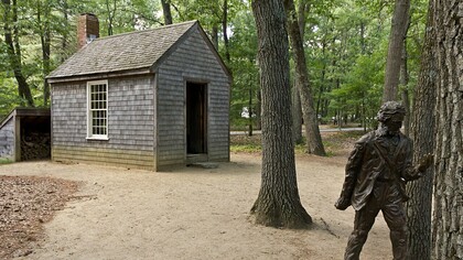 Réplica de la cabaña de Thoreau en las inmediaciones de Walden Pond, Massachusetts, Estados Unidos