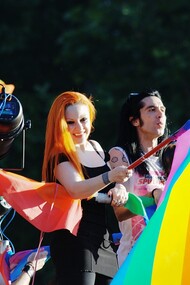 Alaska, cantante del grupo Fangoria, en las calles de Madrid (España) durante el desfile del orgullo LGBT 2008