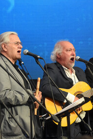 I Quilapayún sono un gruppo musicale cileno formato a Santiago del Cile nel luglio del 1965 dai fratelli Eduardo e Julio Carrasco insieme a Julio Numhauser